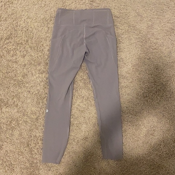 23 inch lululemon leggings! never worn ! size 6 and perfect condition - Picture 2 of 4